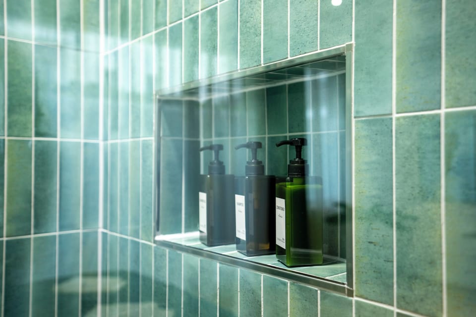 Bathroom amenities