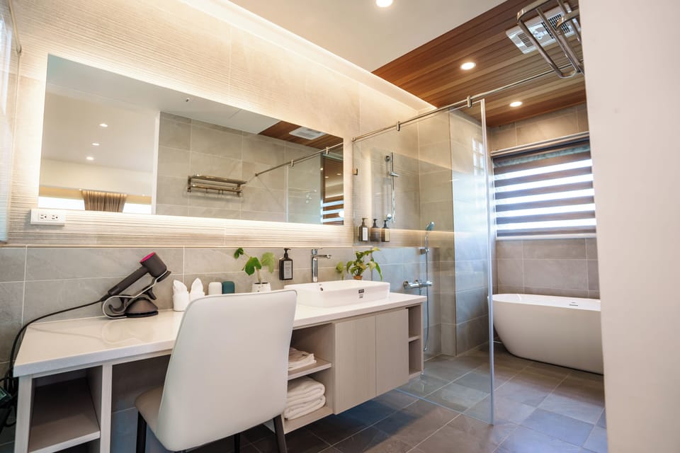 Hair dryer, towels, shampoo, toilet paper