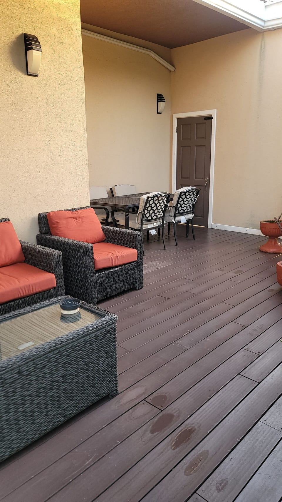 Outdoor dining