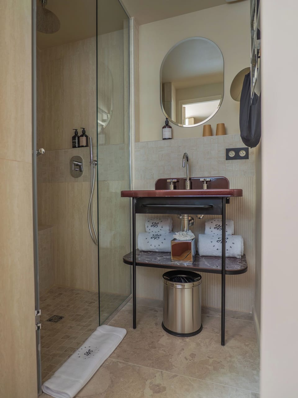 Apartment | Bathroom | Hair dryer, towels, soap, shampoo