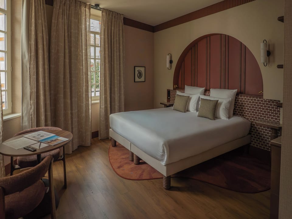 Comfort Double Room | In-room safe, desk, laptop workspace, blackout drapes