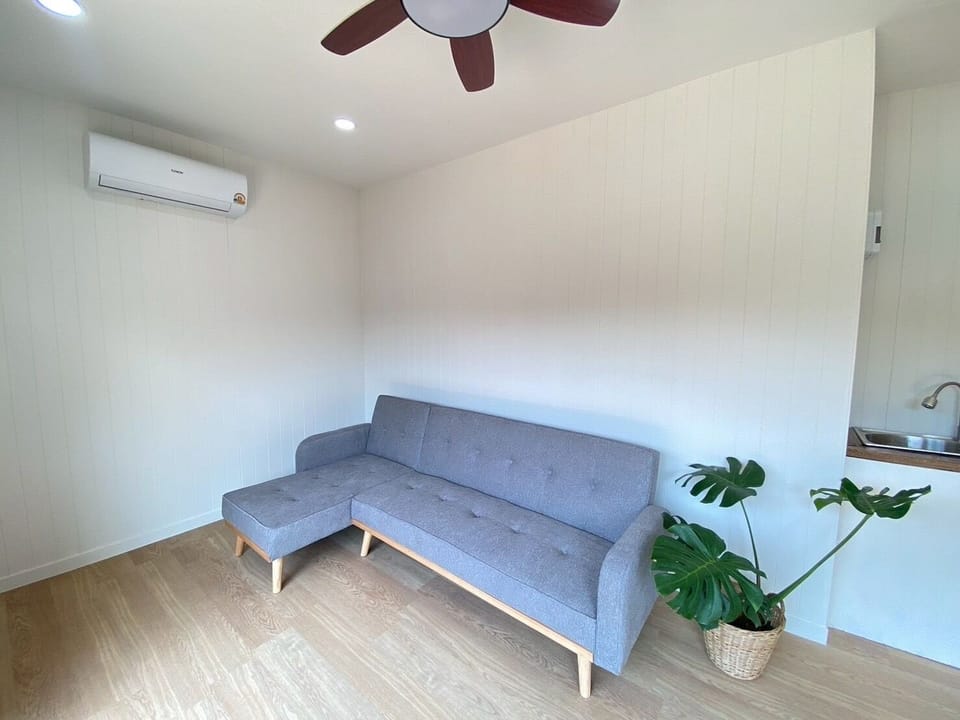 Deluxe Room, Hill View | Living area