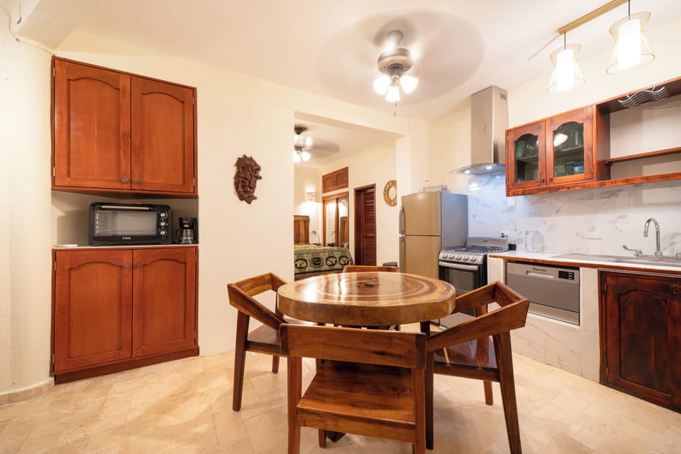 Classic Condo, Balcony | Private kitchen