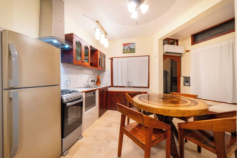 Classic Condo, Balcony | Private kitchen