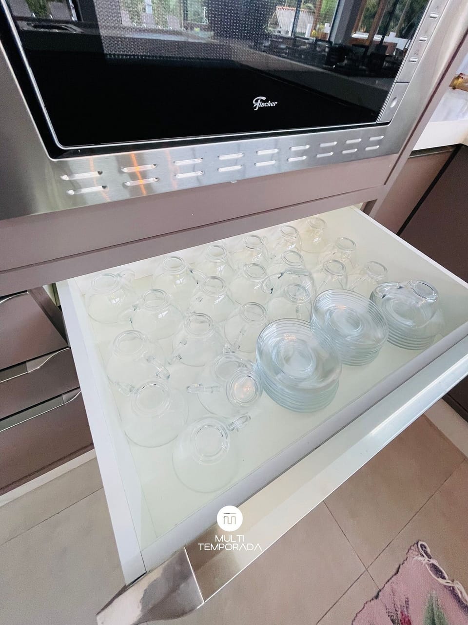 Deluxe Cabin | Private kitchen | Fridge, microwave, cookware/dishes/utensils