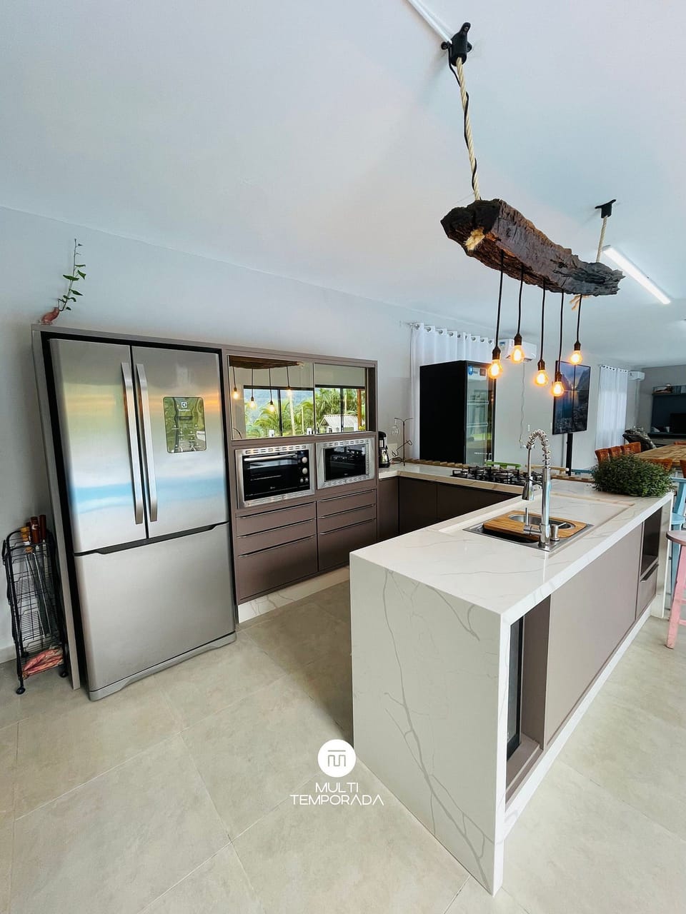 Deluxe Cabin | Private kitchen | Fridge, microwave, cookware/dishes/utensils