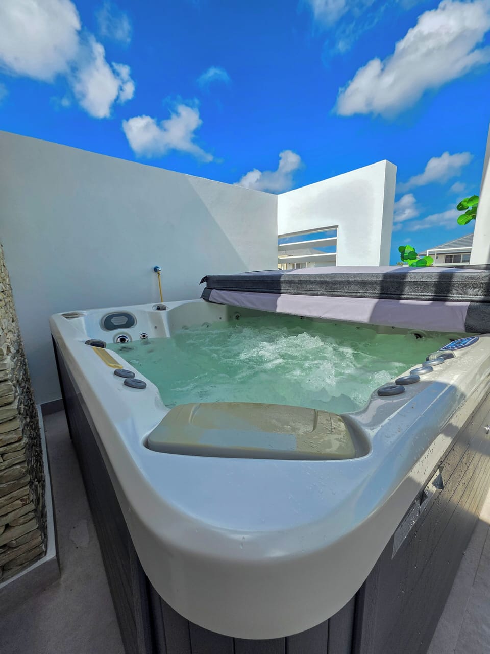 Outdoor spa tub