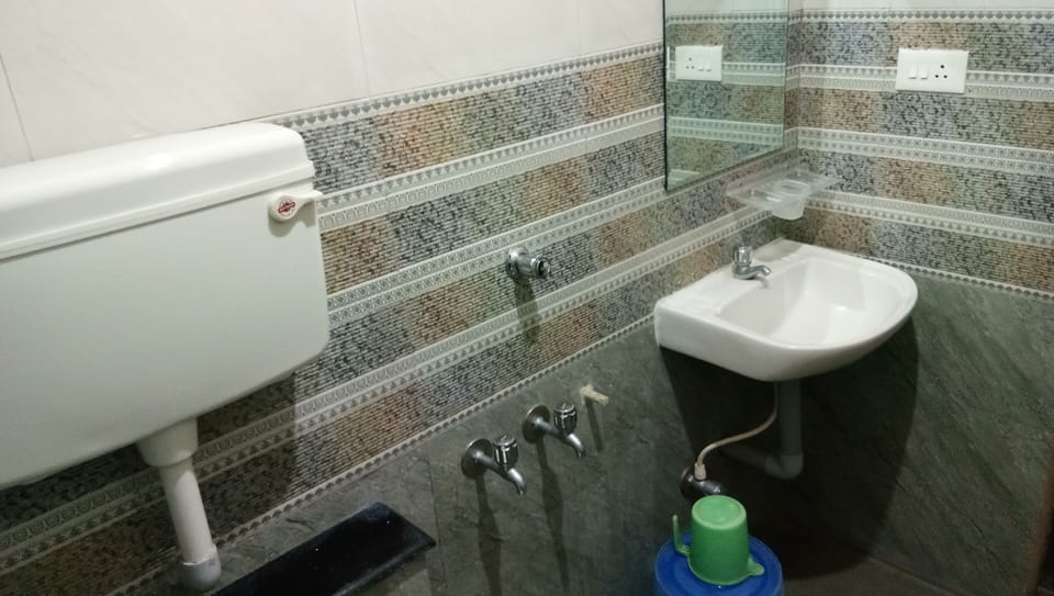 Deluxe Double Room | Bathroom
