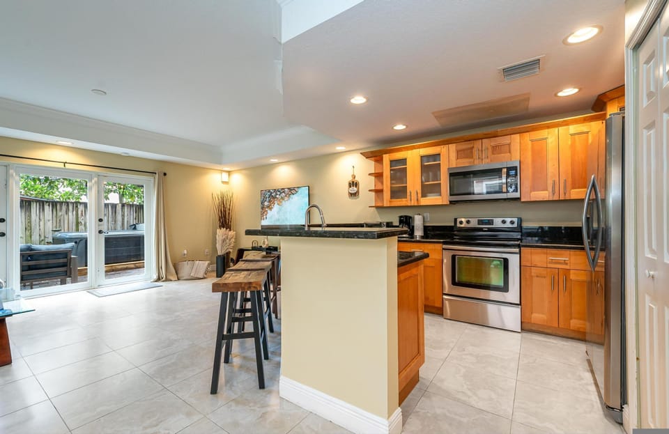 House | 5 bedrooms, desk