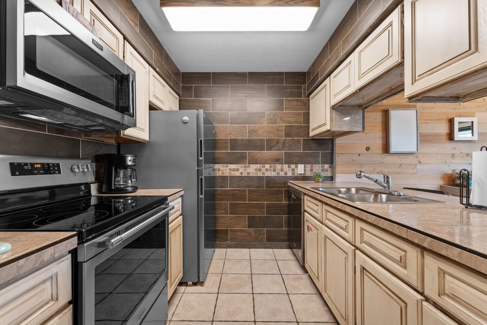 The kitchen is well equipped for an unforgettable getaway​