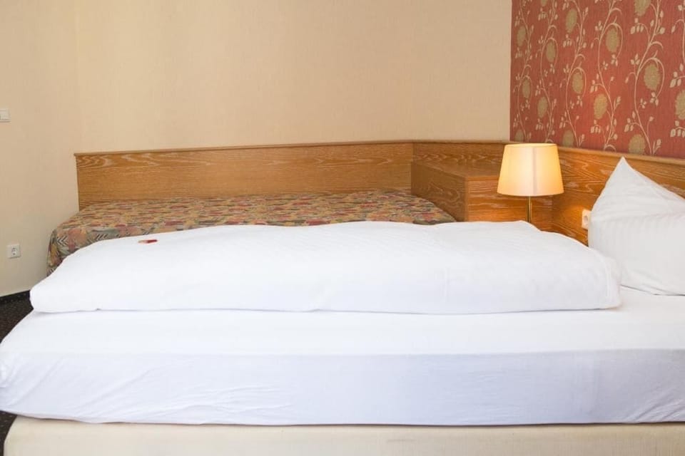 Standard Double Room | Desk, laptop workspace, soundproofing, free WiFi