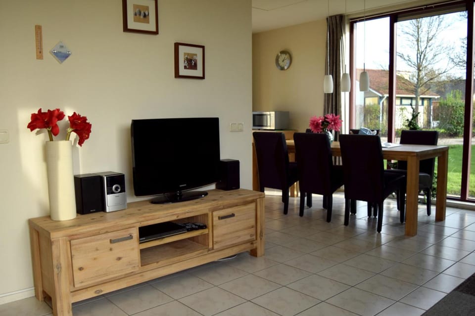 Superior Bungalow (6 persons) | Living room | LCD TV, DVD player