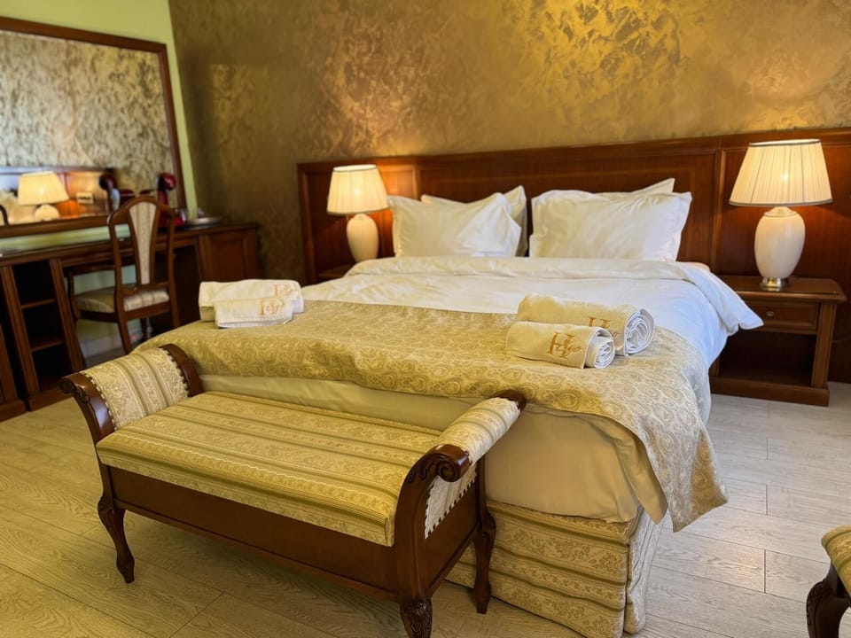 Deluxe Double Room, 1 Bedroom, Balcony, City View | Premium bedding, pillowtop beds, minibar, in-room safe