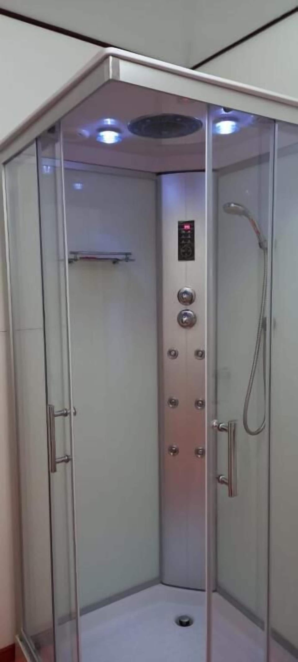 Deluxe Suite, Lake View | Bathroom