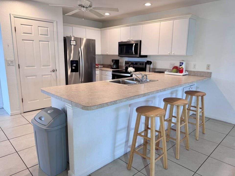 Beautiful kitchen, packed with all the essentials to have a nice dinner with family and friends