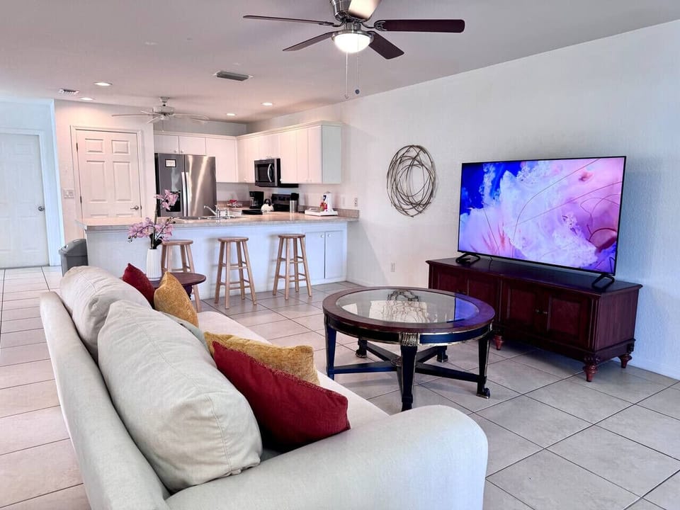 Super comfy couch, perfect for lying down and watching your favorite Netflix tv show
