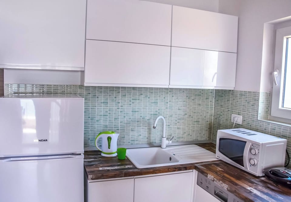 Apartment, 1 Bedroom, Smoking, Balcony | Private kitchen