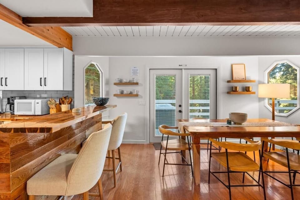 Cabin, Balcony, Mountain View | Dining