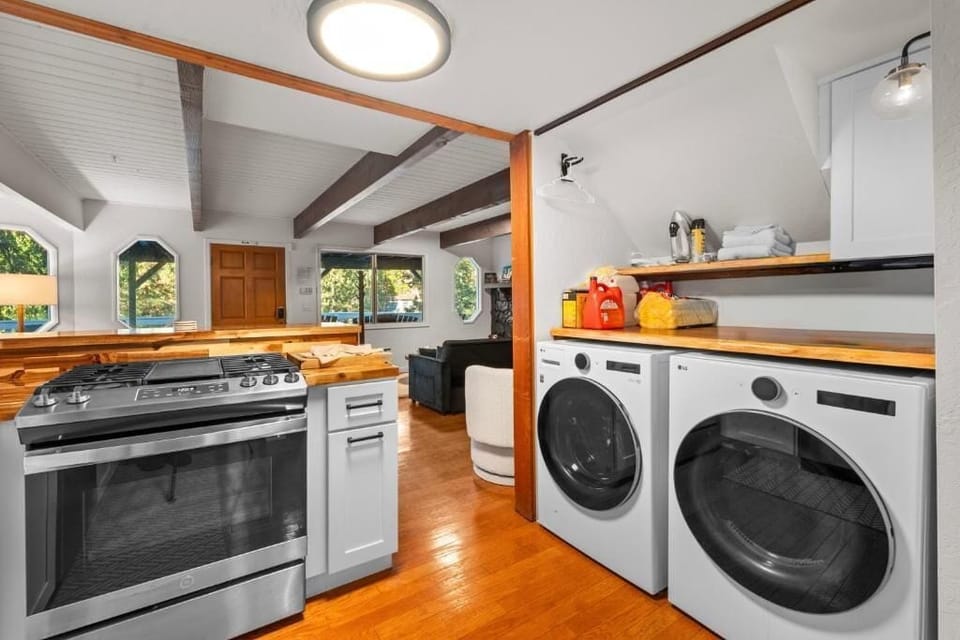 Cabin, Balcony, Mountain View | Private kitchen