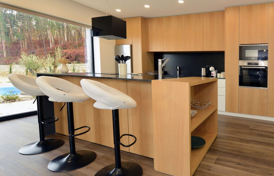 Luxury Cottage, Mountain View | Private kitchen | Fridge, microwave, oven, stovetop