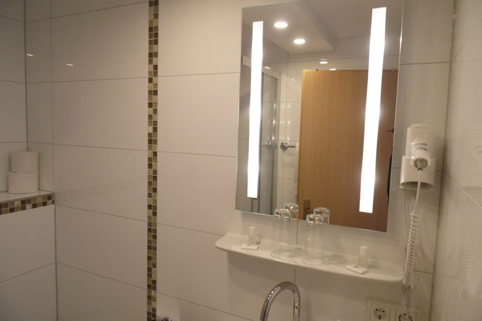 Double Room | Bathroom sink
