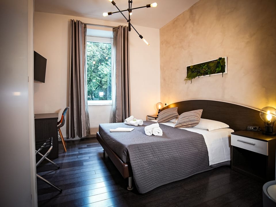 Double Room | Premium bedding, desk, laptop workspace, soundproofing