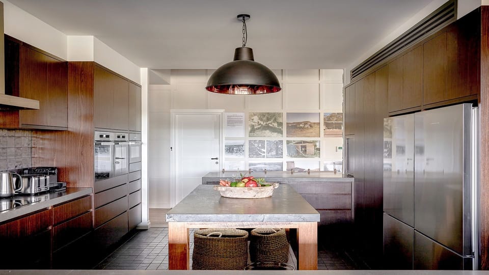 Grants | Chef's kitchen | Double oven | Microwave | Dishwasher | Coffee machine