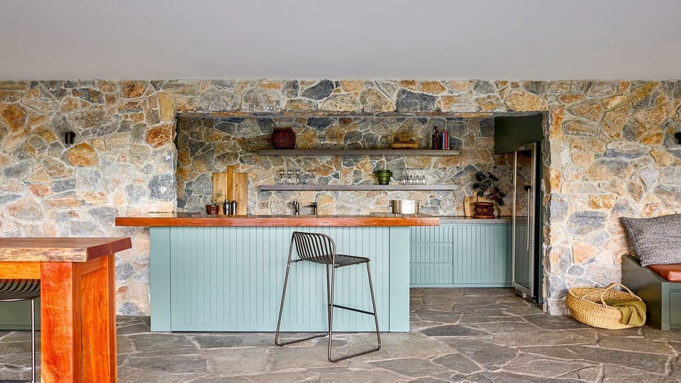 Grants | Recreation room | Smart TV | Foxtel | Audio system | Wet bar | Fridge | Ice maker | Dishwasher