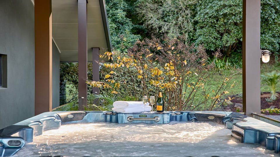 Grants | Outdoor spa | Garden views | Views of Shoalhaven River