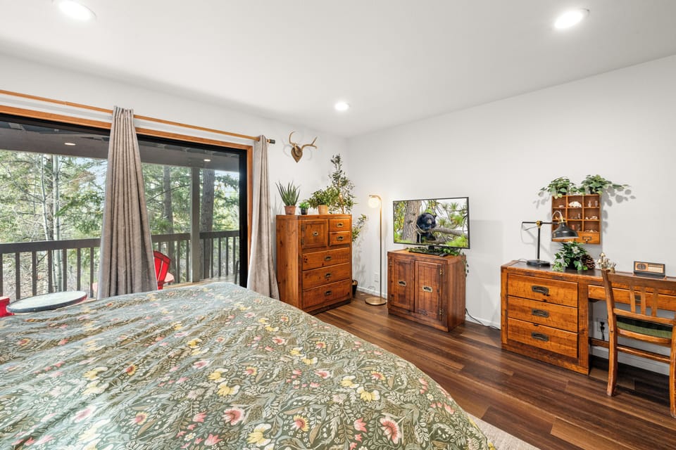 Basic House, Balcony, Mountain View | In-room safe, iron/ironing board, WiFi (free)