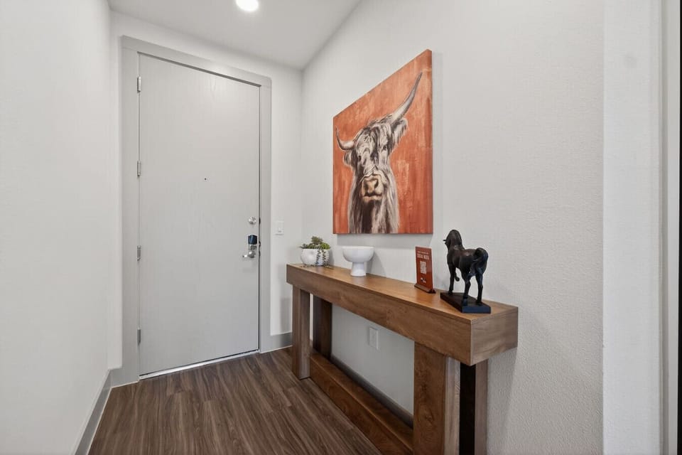 Entryway: Entryway with clean design and decorative touches for a welcoming first impression.