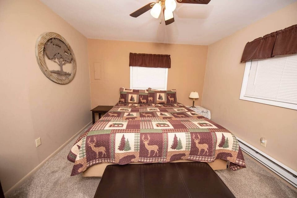 bedroom, king bed, with half bath en-suite