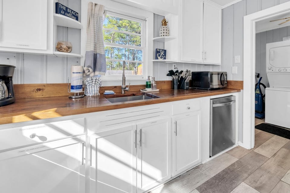 House, Multiple Beds (The Blue Marlin) | Private kitchen