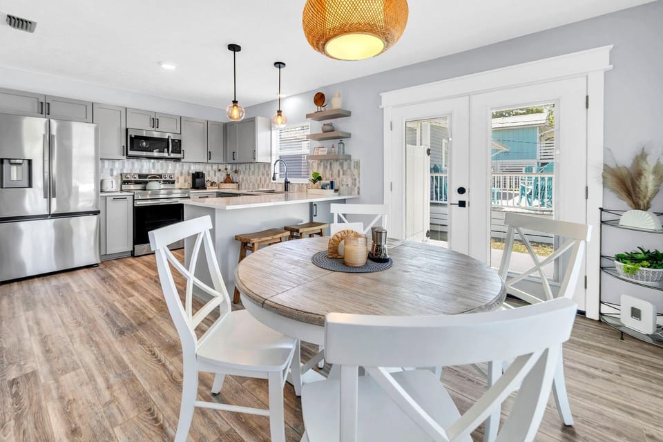 House, Multiple Beds (The Beach Bunker) | Private kitchen
