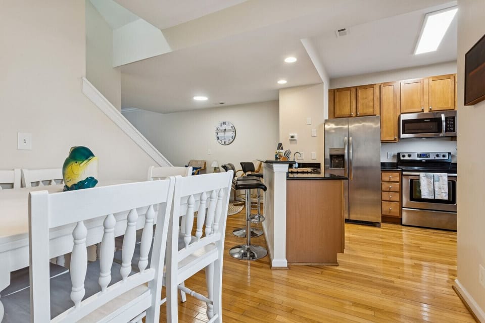 The dining area and bartop for extra seating or a quick bite to eat!