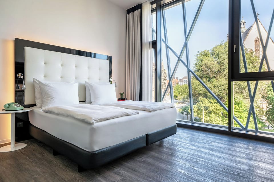 The Innside Premium Room | Premium bedding, free minibar, in-room safe, desk