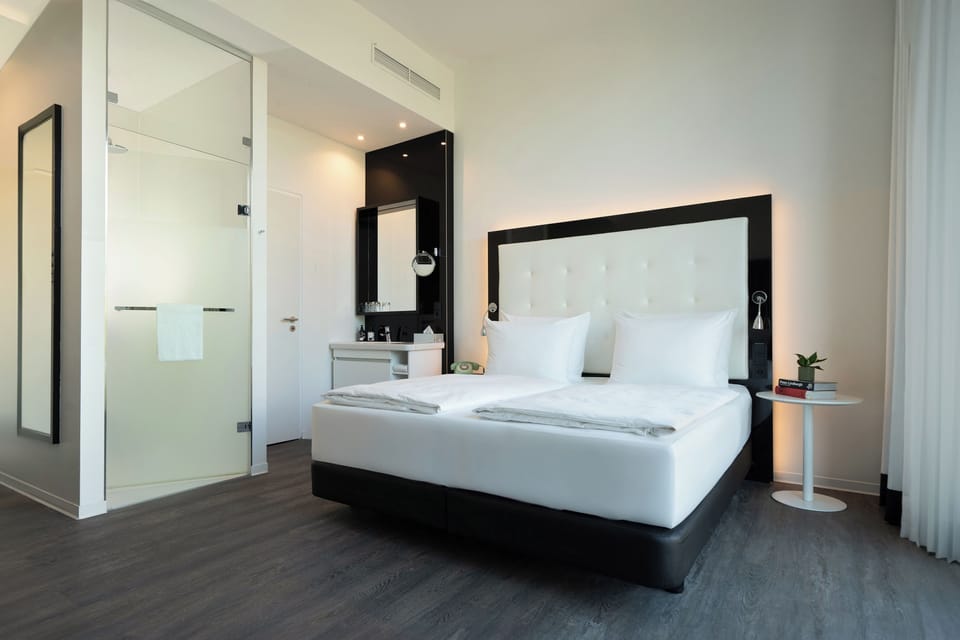 The Innside Premium Room | Premium bedding, free minibar, in-room safe, desk