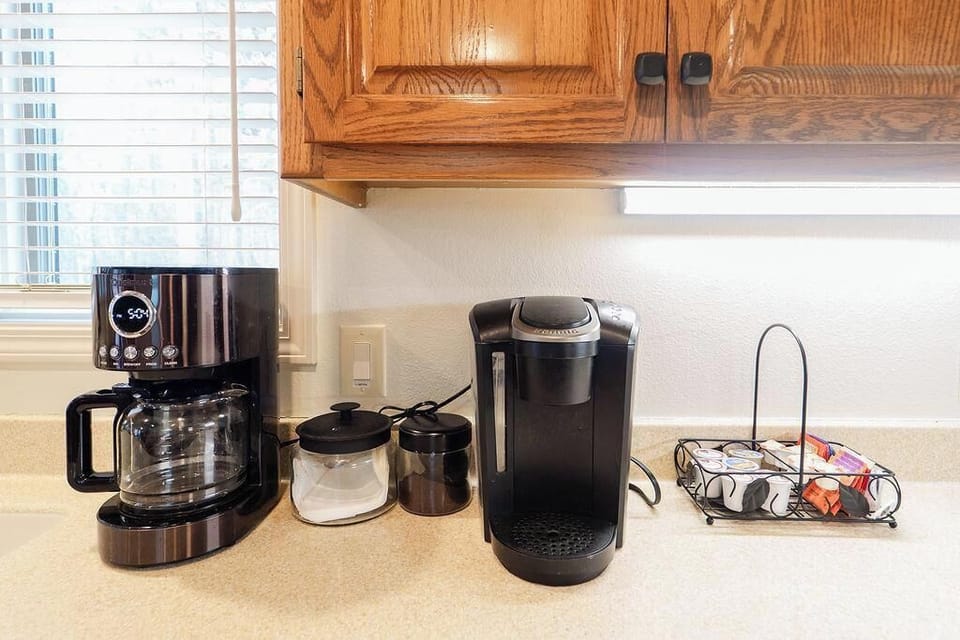 Keurig coffee maker with pods, we do not supply coffee for the regular drip pot 