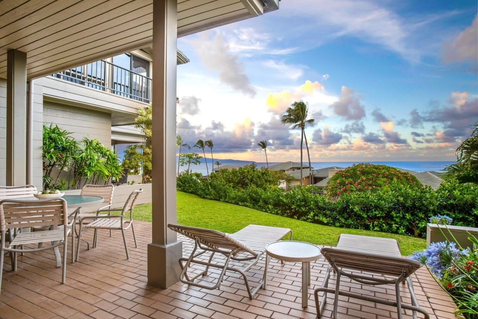 This view’s got it all—ocean shimmer, tropical greens, and ground floor to boot KBV-17G4