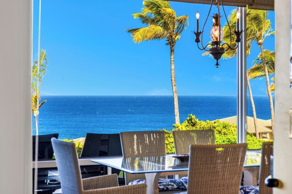 Share meals together with the ocean as your backdrop KBV-14G4