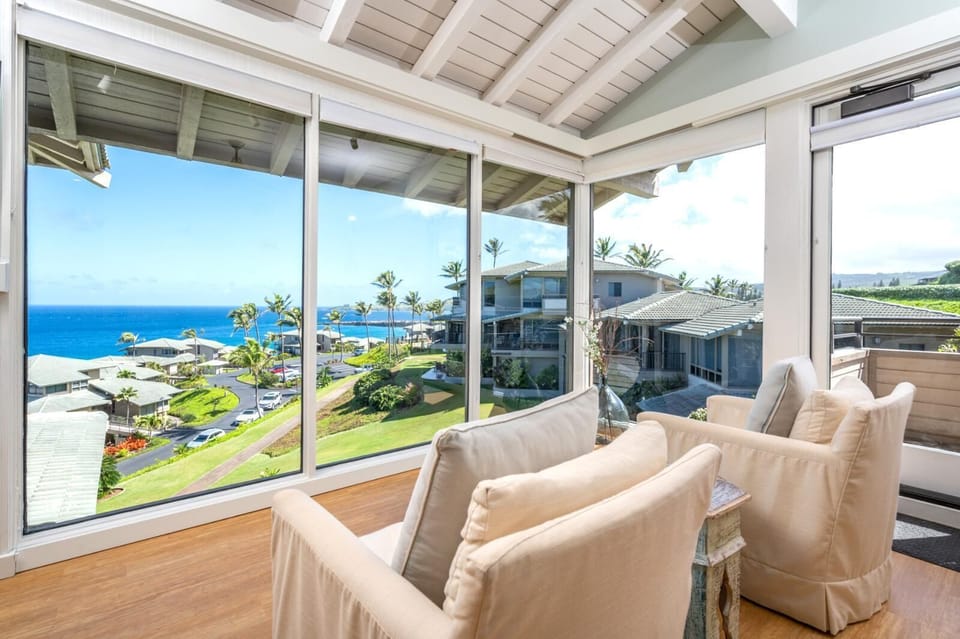 Sip coffee or a glass of wine with this unforgettable view of ocean, palm trees, and tropical tranquility     KBV-12B3