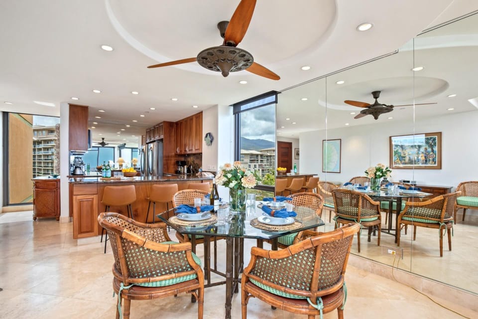 Dine together in a space that’s both elegant and island-casual MAH-719
