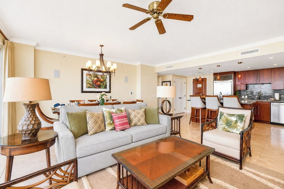 Plush seating and island inspired decor define your living space, where you can gather, watch TV, or simply enjoy the coastal ambiance. HKK-829