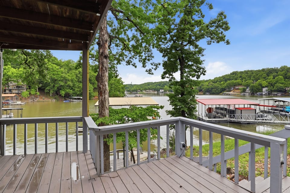Lower level deck