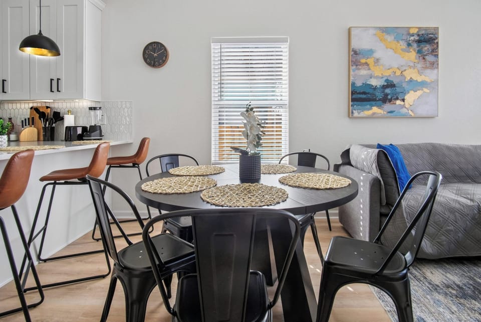 Apartment (2 Bedrooms) | In-room dining