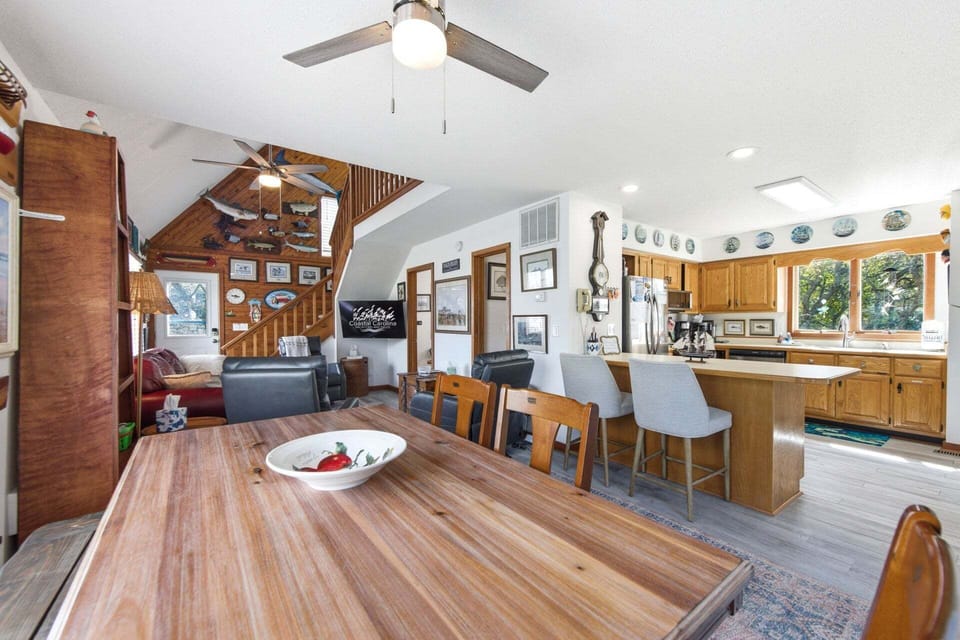 NH256: Pookie's and Bubba's Cottage | Dining Area - Seating for 7, Deck Access