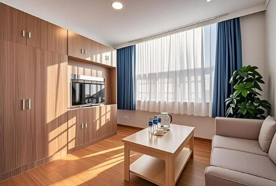 Executive Twin Room | Living area | TV, printers