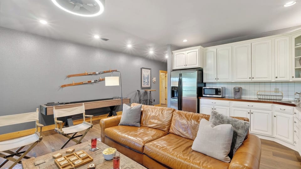 House (5 Bedrooms) | Interior