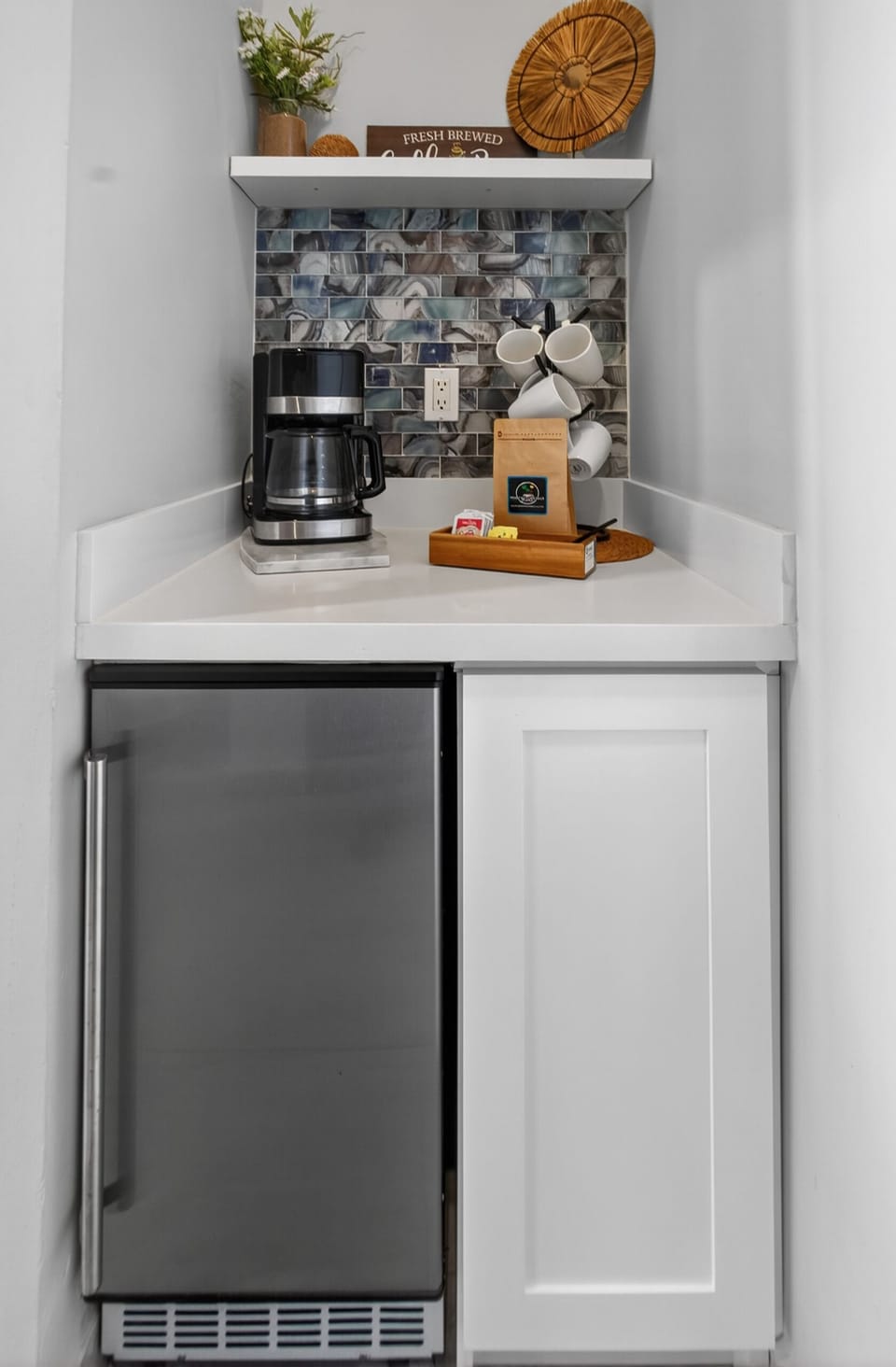 Dedicated coffee bar with ice maker