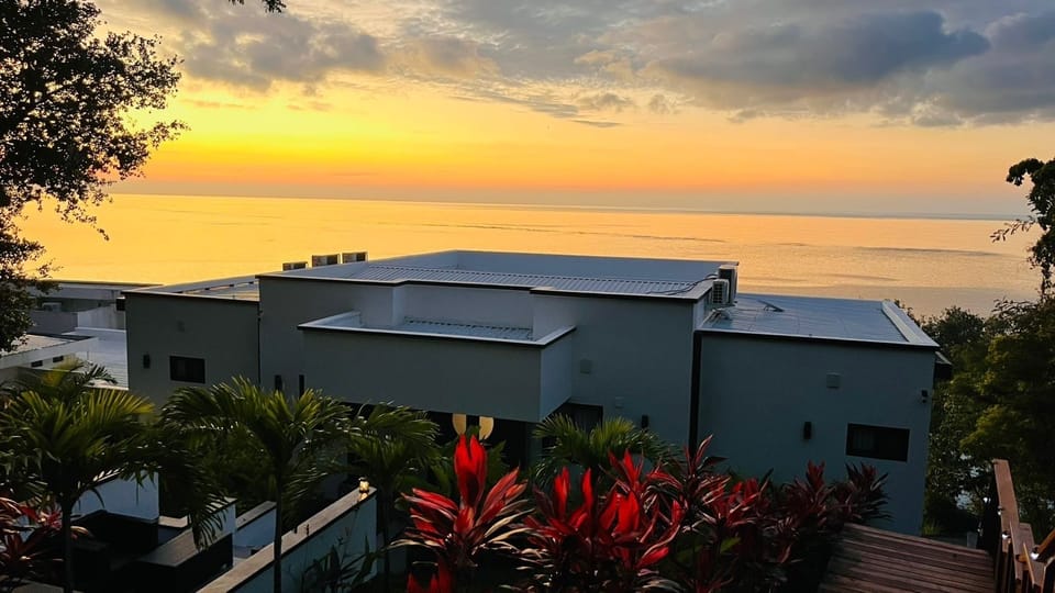 The sea invites you as you pull up to the villa